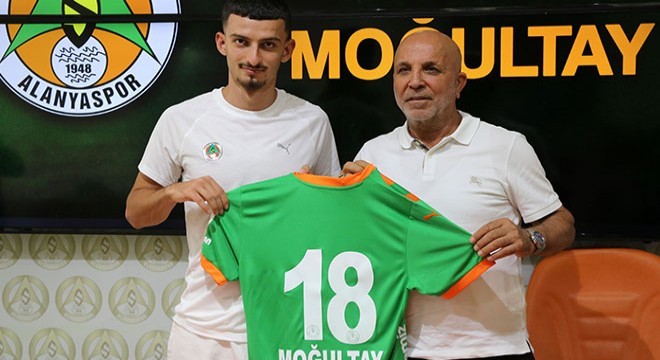 Alanyaspor da 4 imza birden