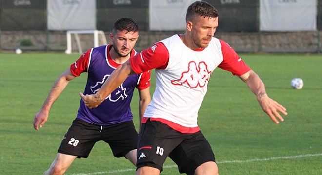 Ali Şafak Öztürk’ten Antalyasporlu futbolcular ve ailelerine büyük jest