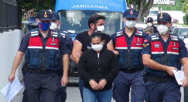 Alışveriş poşetinde tabancalarla yakalanan 2 şüpheli adliyede