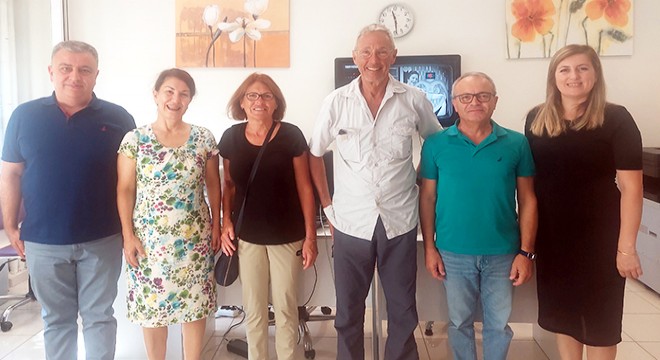 Alman emekli hakim Demre Adliyesi nde
