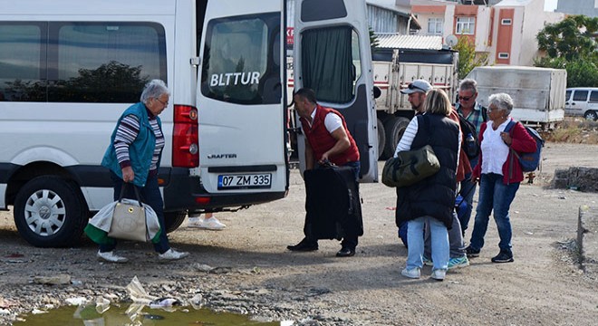 Alman turistler, yara almadan kurtuldu