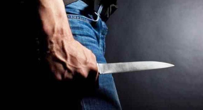 Almanya'dan ziyarete gelen kardeşini bıçakladı
