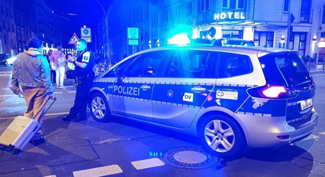 Almanya da bomba paniği: 10 bin kişi tahliye edildi