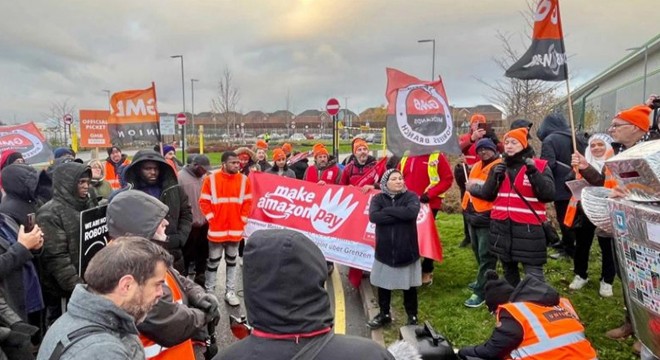 Amazon çalışanları  Kara Cuma da greve çıktı