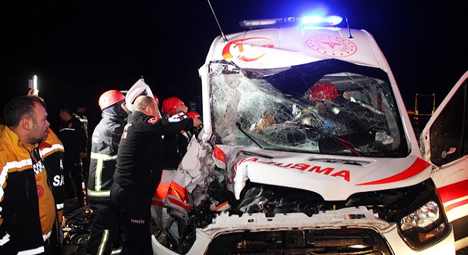 Ambulans kaza yaptı, içindeki hasta kurtarılamadı