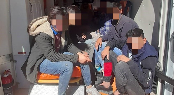 Ambulanstan 12 kaçak göçmen çıktı