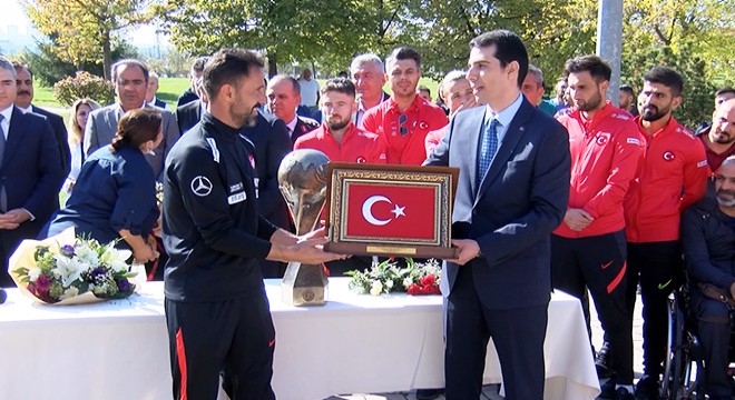 Ampute Milli Takımı'ndan gazilere ziyaret