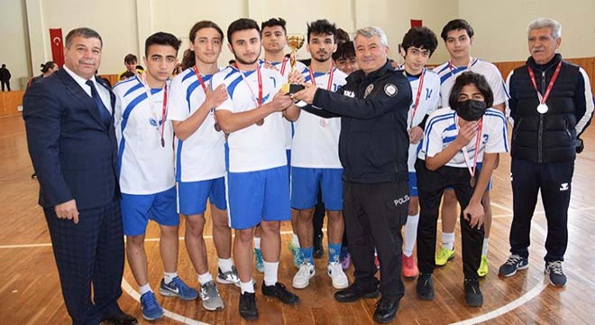 Anadolu Lisesi şampiyon