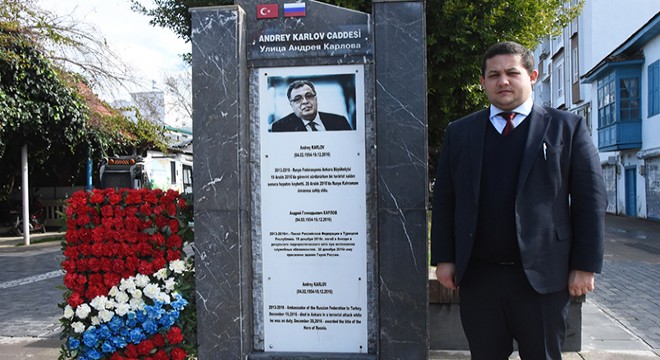 Andrey Karlov Anıtı'na anma çelengi