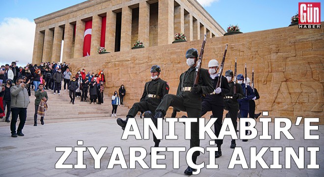 Anıtkabir'e ziyaretçi akını
