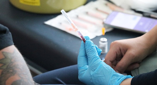 Ankara'da 35 yaş üstü kişiler aşılanıyor