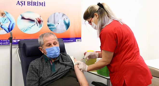 Ankara'da 75 yaş üstünde aşılama başladı