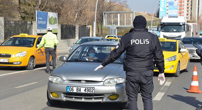 Ankara da kısıtlama denetiminde araç yoğunluğu