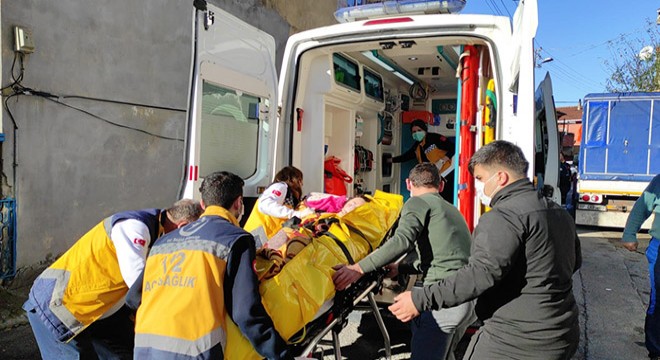 Anne ve 2 çocuğu sobadan sızan gazdan zehirlendi