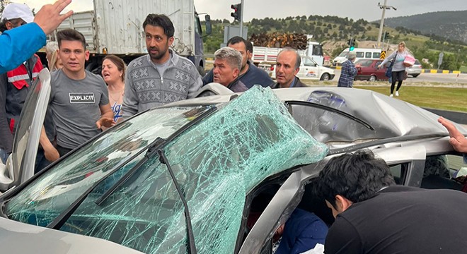 Anne ve oğlu kazada yaralandı