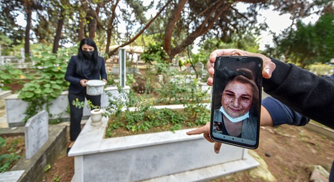 Annenin mezarına 'görüntülü' ziyaret