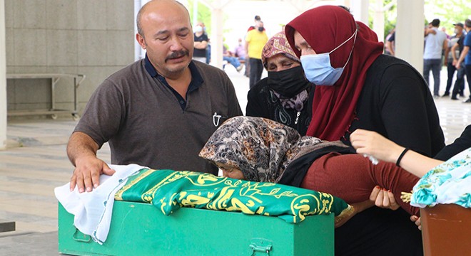Annesi tarafından öldürülen Meryem ve 2 çocuğu toprağa verildi