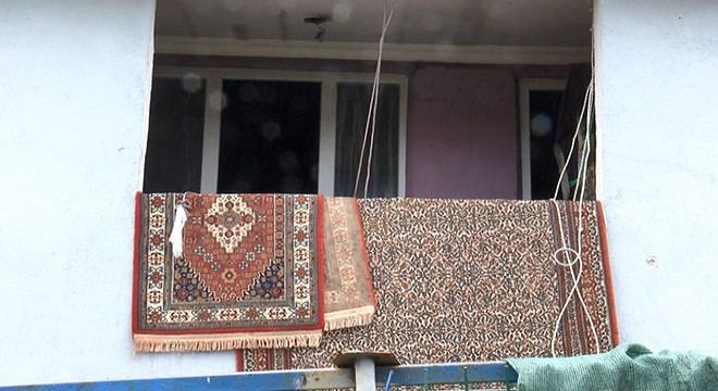 Annesini yakmaya çalışmıştı; bu kez evini yaktı