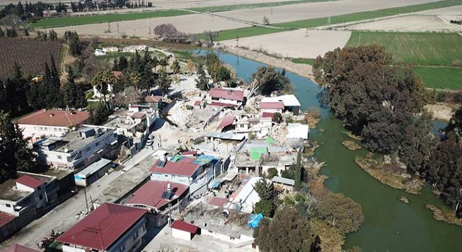 Antakya'da evler Asi Nehri'ne kaydı