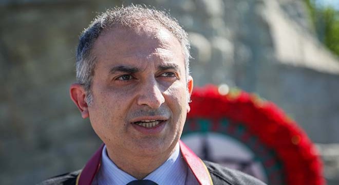 Antalya Barosu adli yılı Atatürk Anıtı'na çelenk koyarak açtı