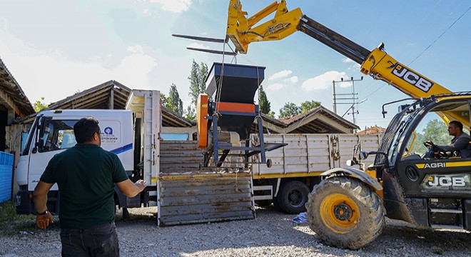 Antalya Büyükşehir’den üreticiye makine desteği