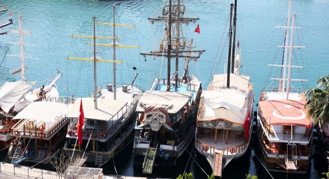 Antalya Deniz Ticaret Odası yöneticisine, denizi kirletmekten ceza