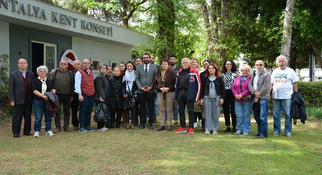 Antalya Kent Konseyi'nde "Cumhuriyet ve Kalkınma" konferansı