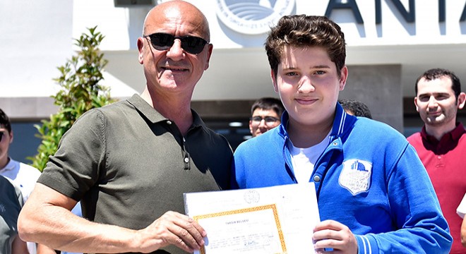 Antalya OSB Teknik Koleji'nde karne mutluluğu