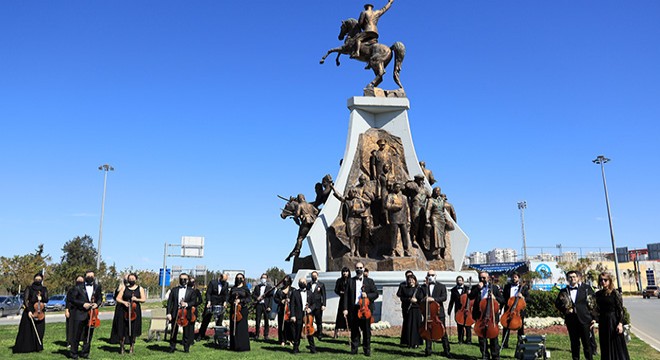 Antalya 'Tek Nefes' İstiklal Marşı okudu