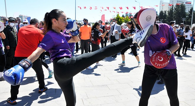 Antalya'da 19 Mayıs törenlerle kutlandı