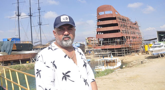Antalya'da 5 katlı günübirlik tur teknesi inşa ediliyor