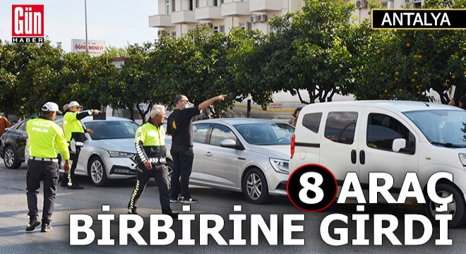 Antalya'da 8 araç birbirine girdi