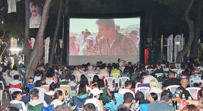Antalya'da açık havada film keyfi