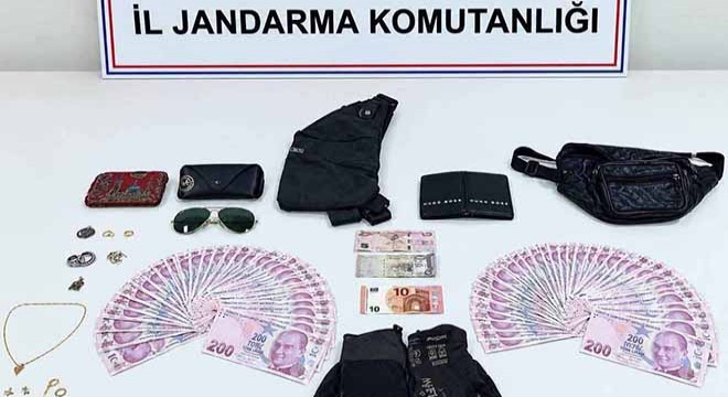 Antalya'da araçtan hırsızlık şüphelileri yakalandı: 2 tutuklu