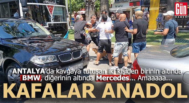 Antalya'da biri BMW'den, diğeri Mercedes'ten inip kavgaya tutuştu