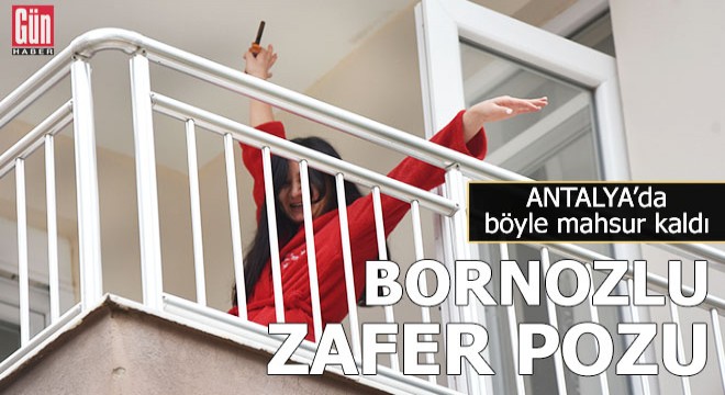 Antalya'da bornozlu zafer pozu