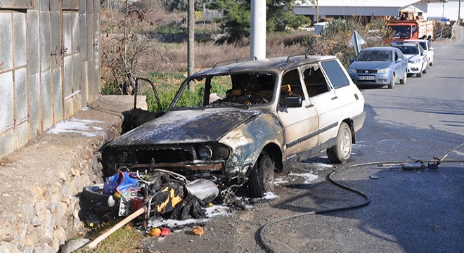 Antalya'da çarpışan araçlar yandı: 1 yaralı