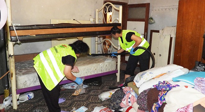 Antalya'da çöp ev temizlendi