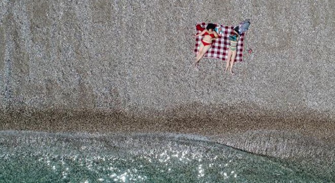 Antalya'da denetim arttı, sahil boşaldı
