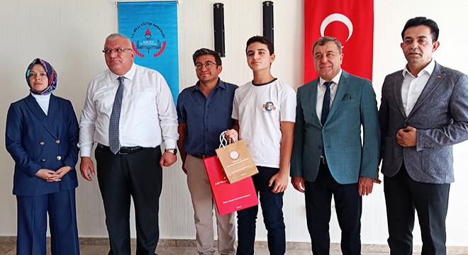 Antalya'da dereceye giren öğrencilere ödül
