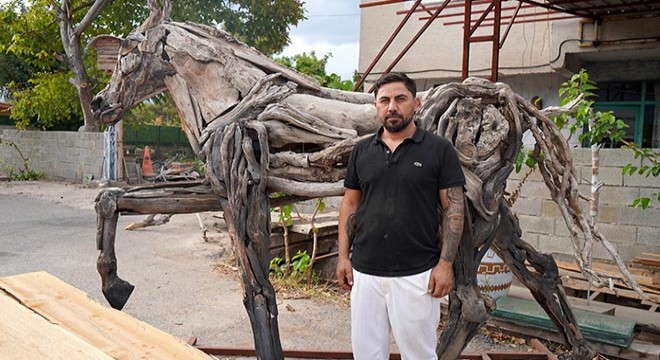 Antalya'da doğanın atıklarını sanata dönüştürüyor