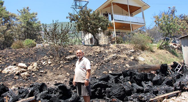 Antalya'da emekli itfaiyeci evini yanmaktan kurtardı