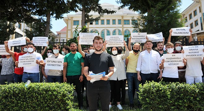 Antalya'da gençlerden Kılıçdaroğlu'na 1 TL'lik tazminat davası
