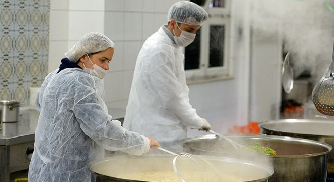 Antalya'da ihtiyaç sahiplerine her gün sıcak yemek