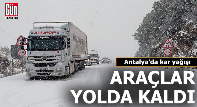 Antalya'da kar yağışı; araçlar D400 yolunda kaldı