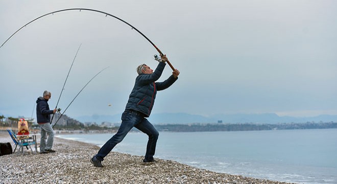 Antalya'da kısıtlama sonrası sahil keyfi