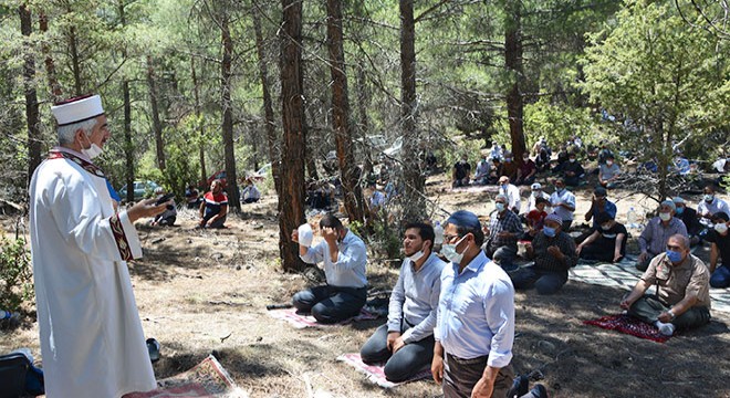 Antalya'da mahalleli yağmur duasına çıktı