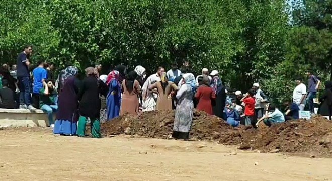 Antalya'da öldürülen genç, Diyarbakır'da toprağa verildi