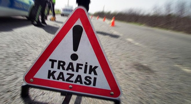 Antalya'da otobüsle çarpışan otomobil sürücüsü yaralandı