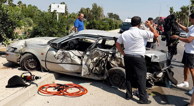 Antalya'da otomobiller çarpıştı: 2 yaralı